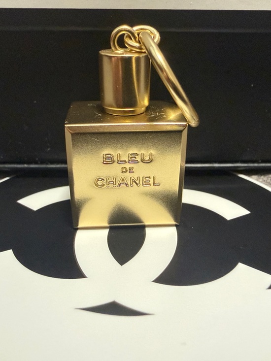 CHANEL Other - CHANEL Gold BLEU DE CHANEL Cube Keyring Charm